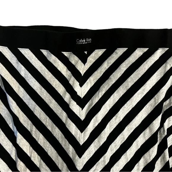 Calvin Klein Performance 1X maxi Skirt (black and gray with two side splits) - Picture 3 of 5